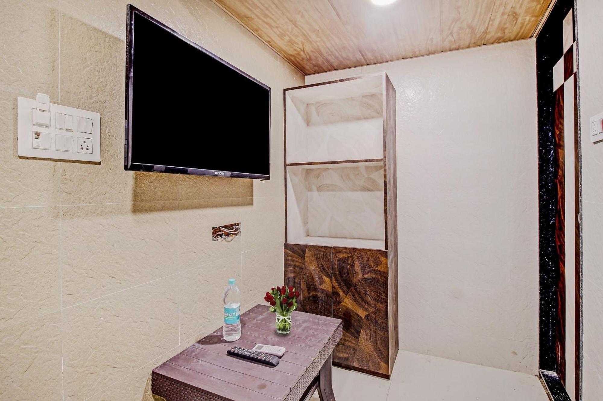 Hotel Ambedkar Kalyān Extérieur photo