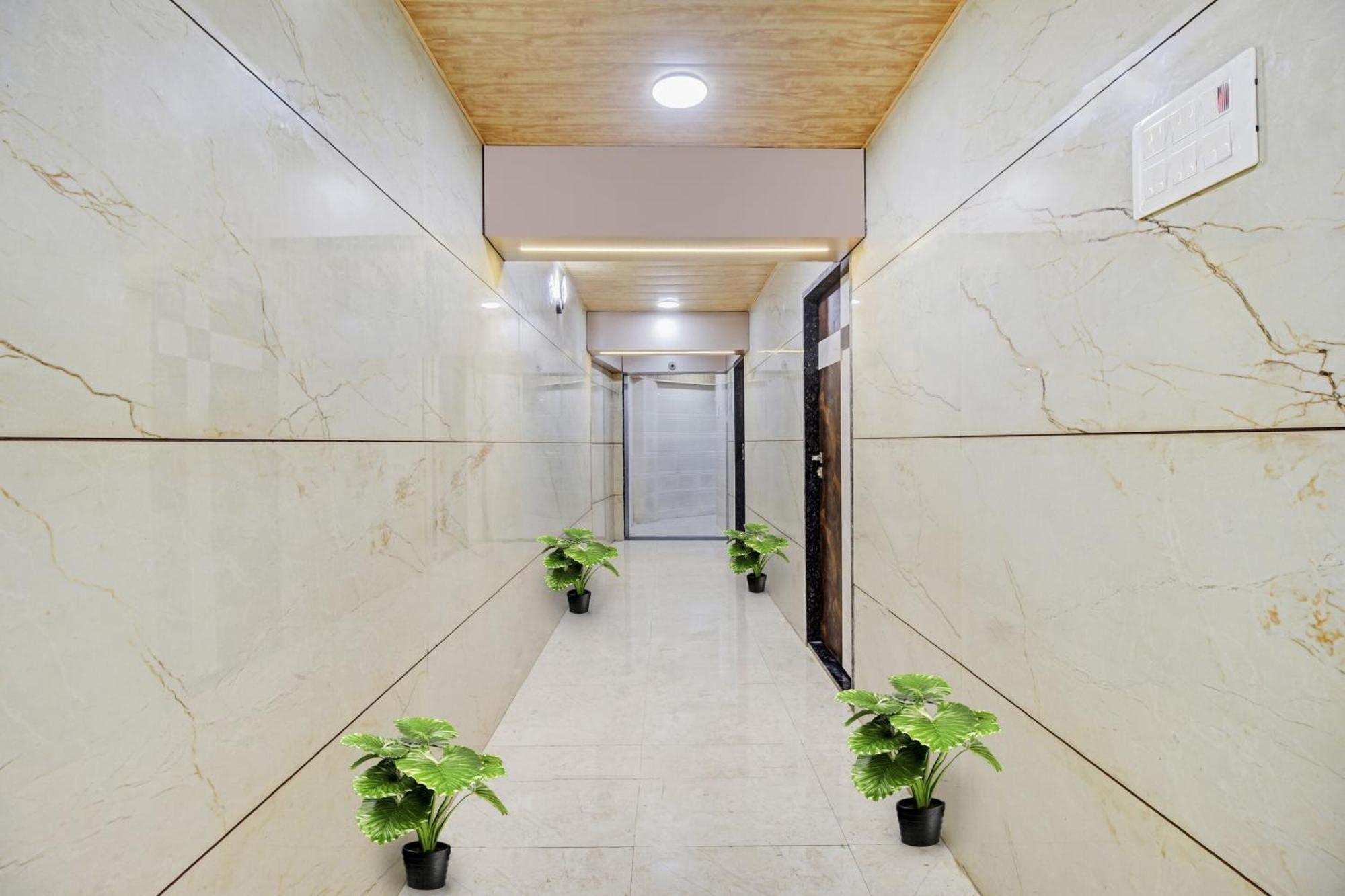 Hotel Ambedkar Kalyān Extérieur photo