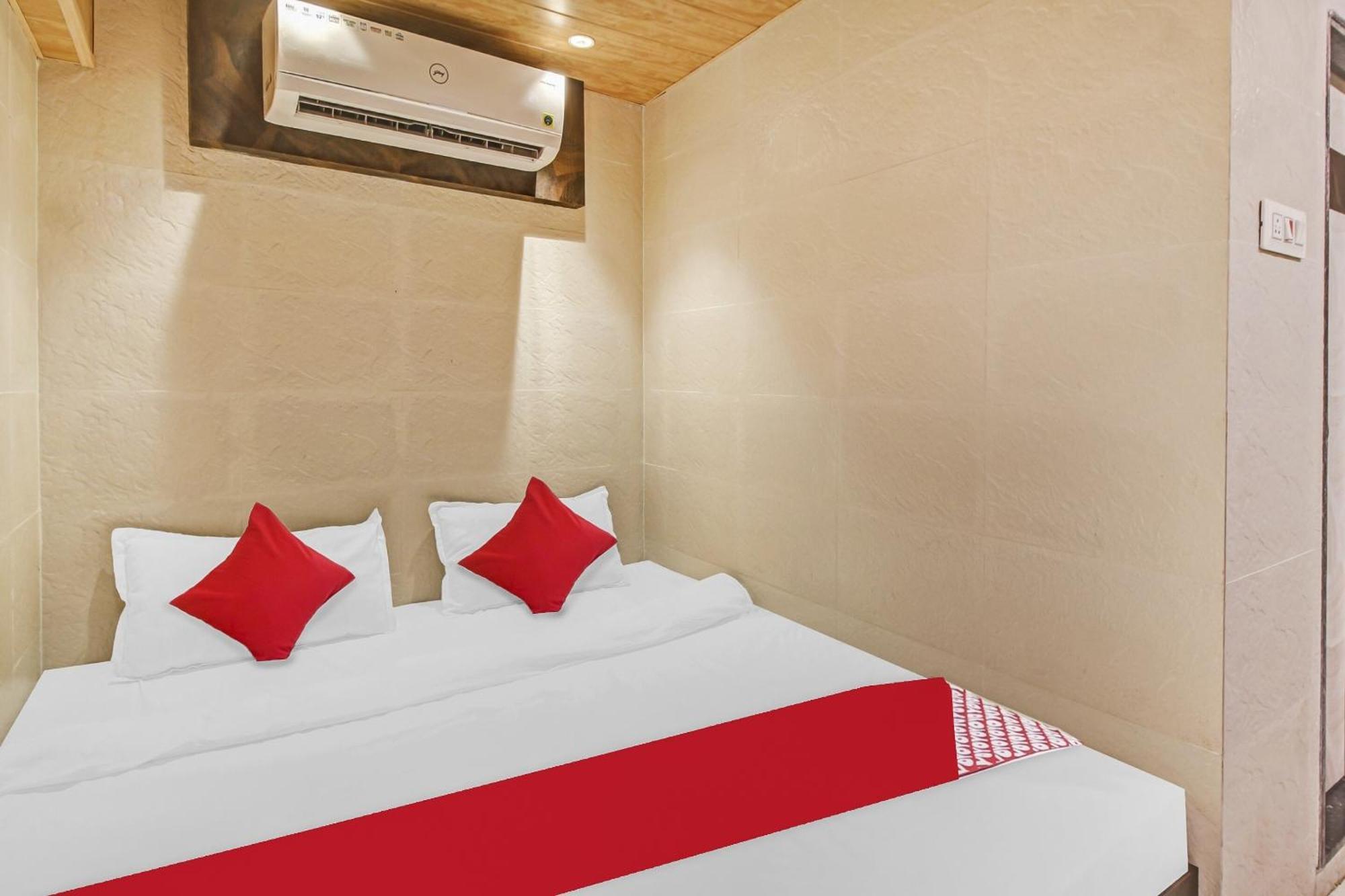 Hotel Ambedkar Kalyān Extérieur photo