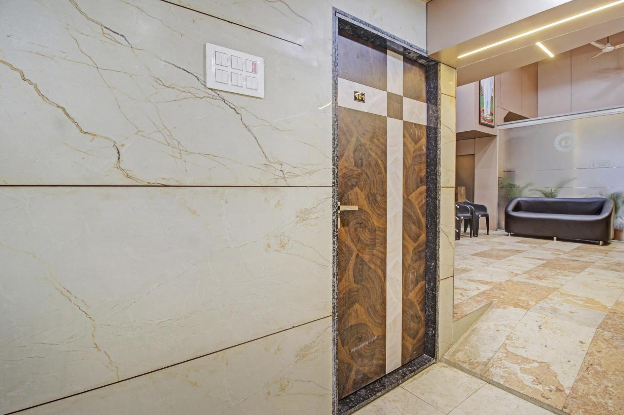 Hotel Ambedkar Kalyān Extérieur photo