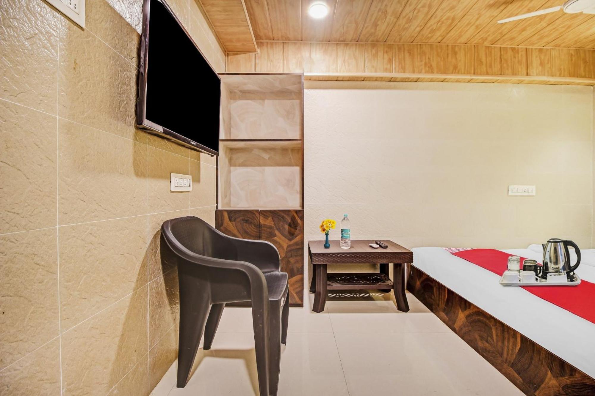 Hotel Ambedkar Kalyān Extérieur photo