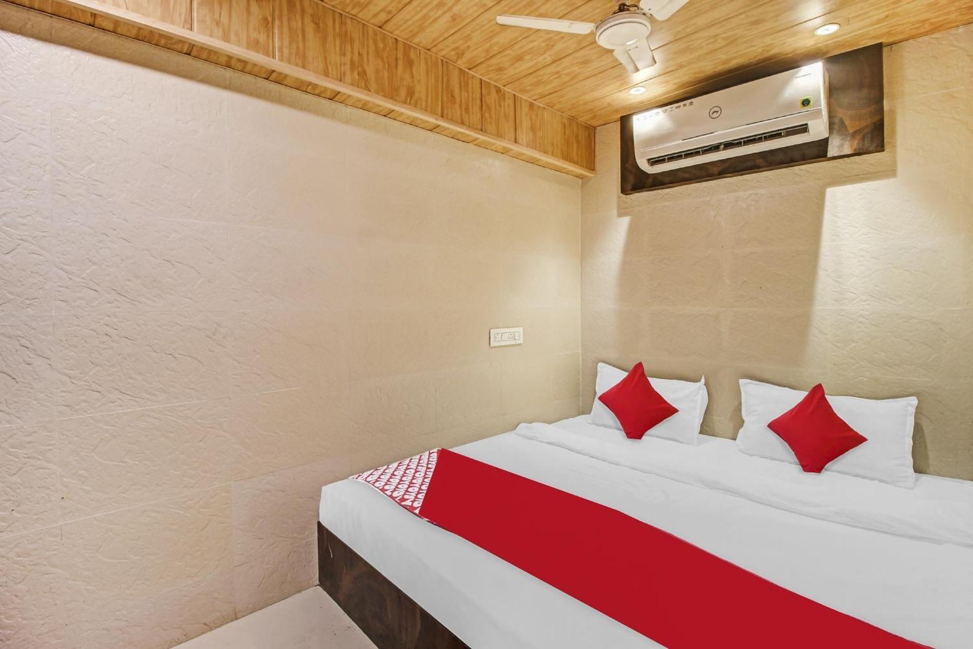 Hotel Ambedkar Kalyān Extérieur photo