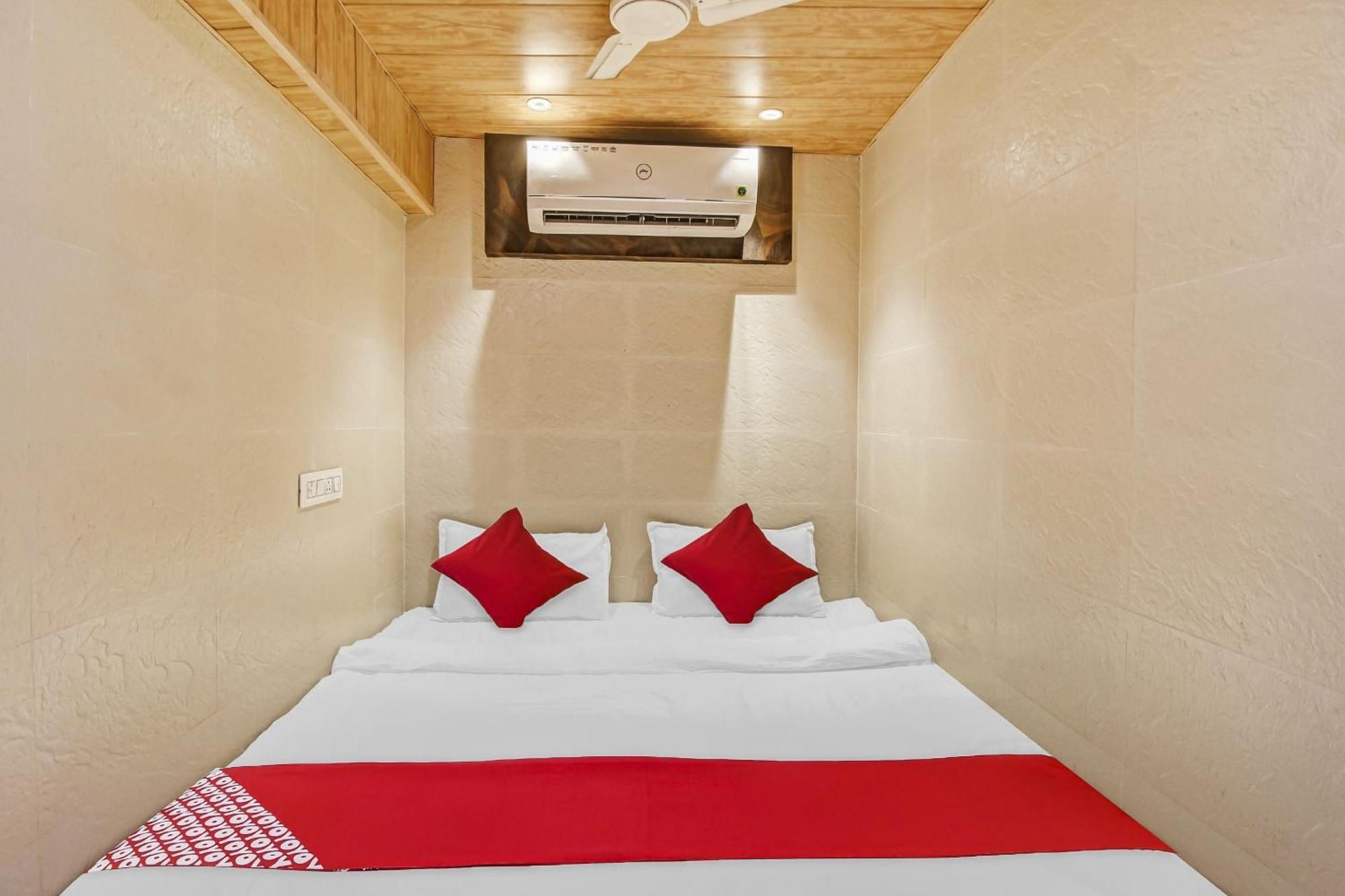 Hotel Ambedkar Kalyān Extérieur photo