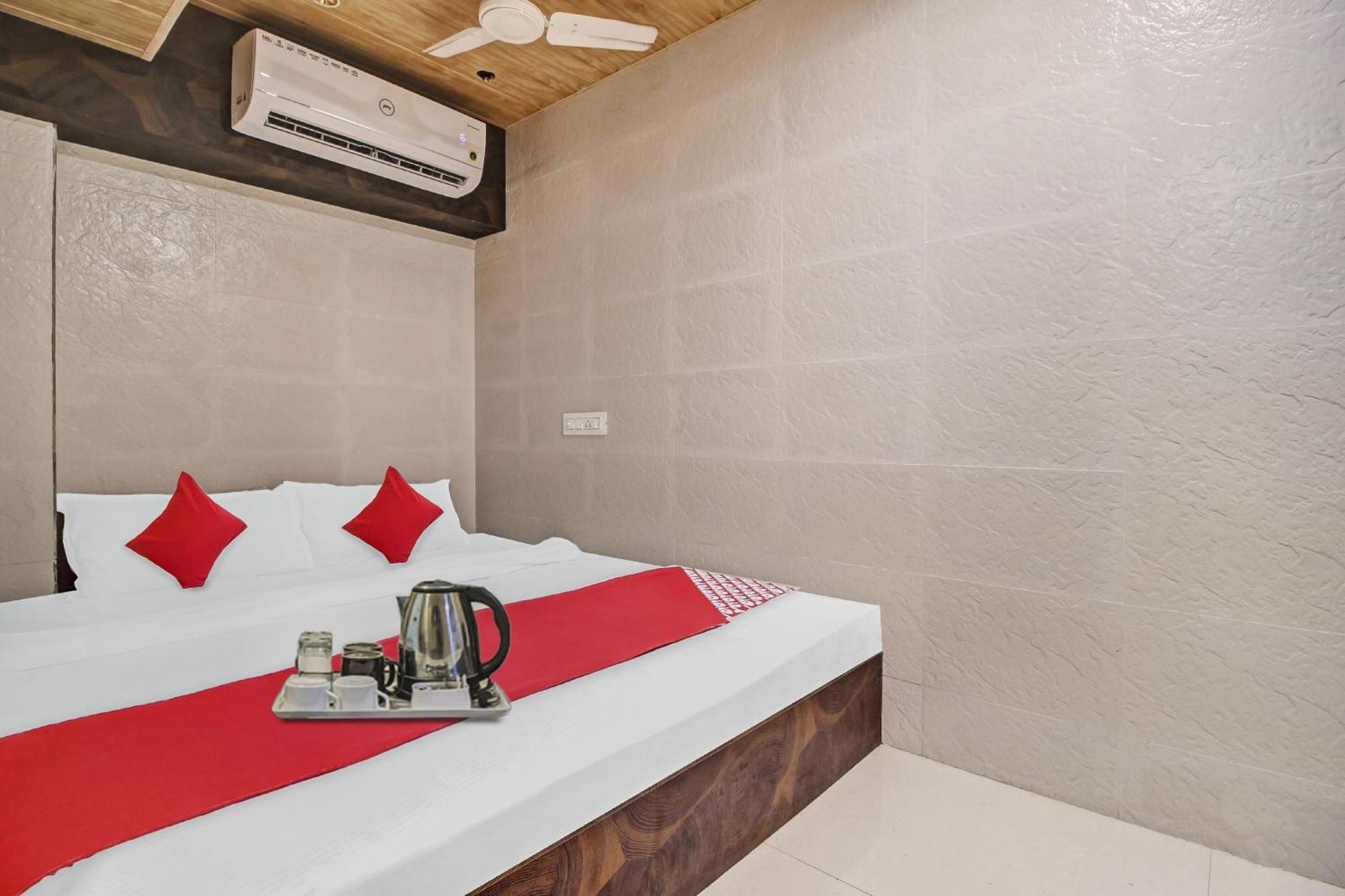 Hotel Ambedkar Kalyān Extérieur photo